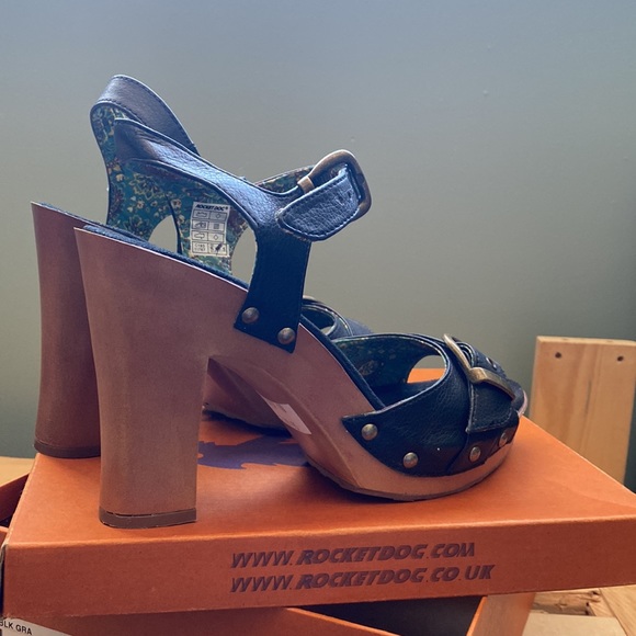 Wooden shoes - Picture 5 of 5